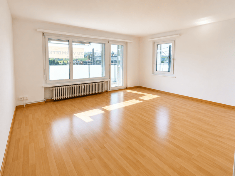 Zentral gelegene Wohnung mit sonnigem Sitzplatz (3)