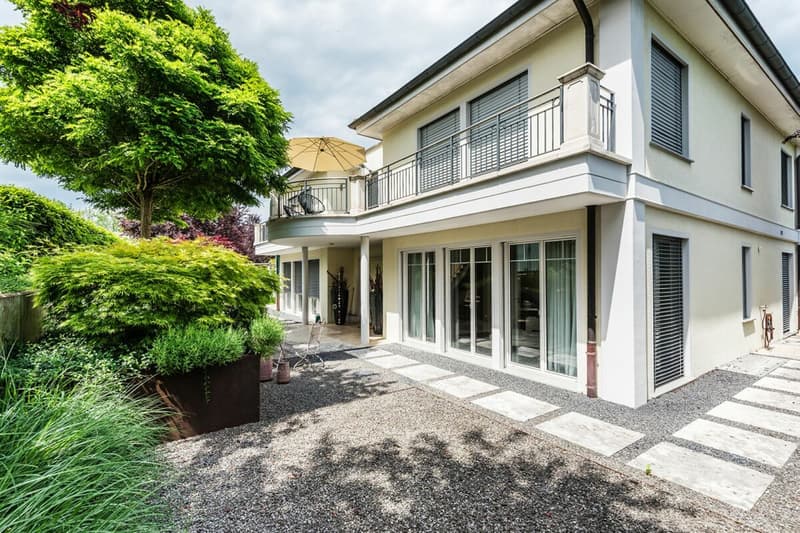 Luxuriöse Landhausvilla an exklusiver Seesichtlage (13)