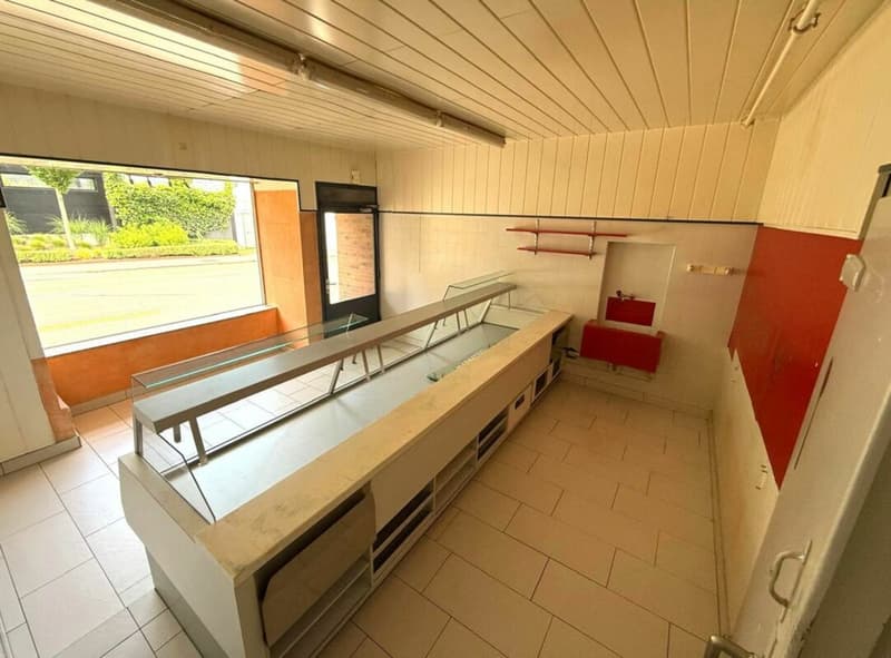 Verkaufsladen mit Schaufensterfront - Top-Lage an der Hauptstrasse (2)
