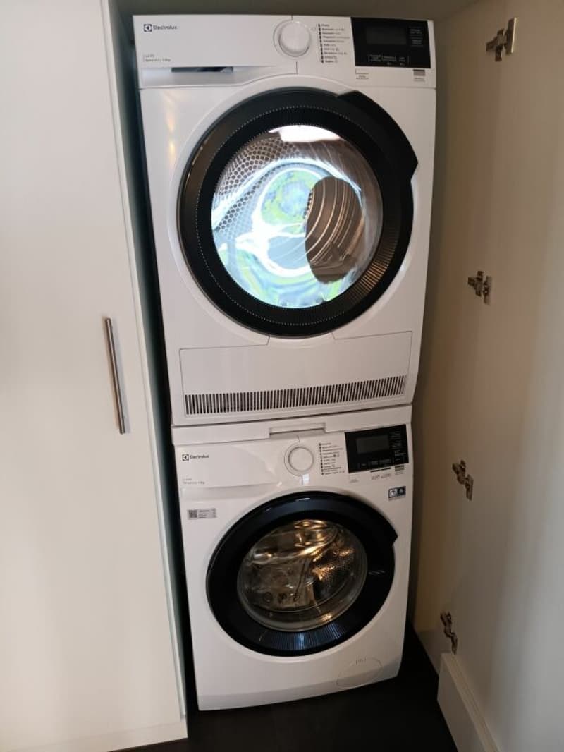 Neue, moderne Büros oder Praxisräume, in historischem GebäudeMitten im Zentrum von Schwarzenburg. Der Mietzins beinhaltet den gemeinsamen Aufenthaltsraum mit Küche, Garderobe, Waschen, Sanitäre A … (5)