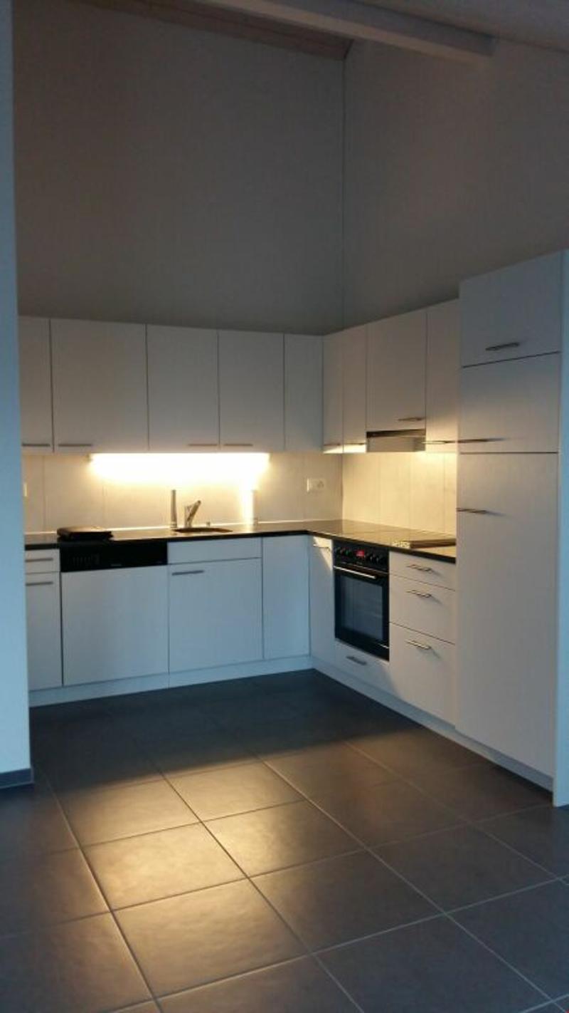 Ersklassige 3 1/2-Zimmerwohnung in Ins (2)
