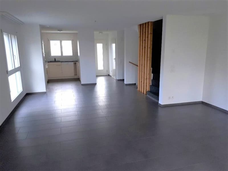 Grosszügiges Doppel-EFH angrenzend an die Landwirtschaftszone (4)