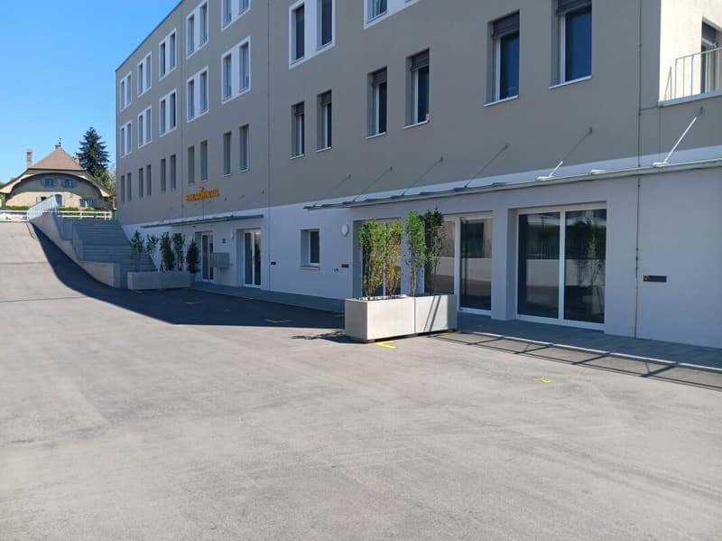 Geschäftsflächen im Gewerbezentrum Au Milavy 127 m2 (1)