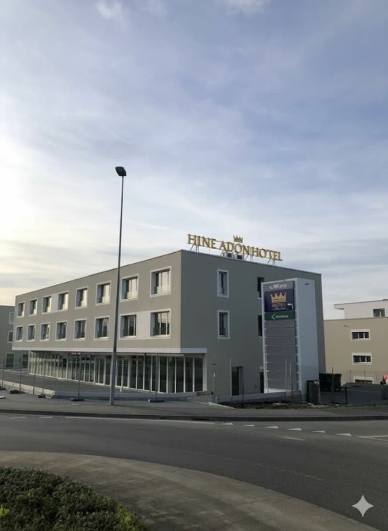 Geschäftsflächen im Gewerbezentrum Au Milavy 127 m2 (7)
