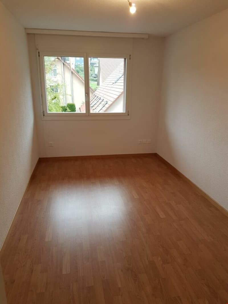 Grosse, moderne Wohnung mit Balkon (3)