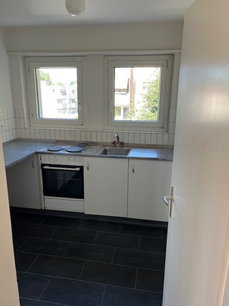 Tolle Wohnung mit grossem Balkon an zentraler und ruhiger Lage! (8)