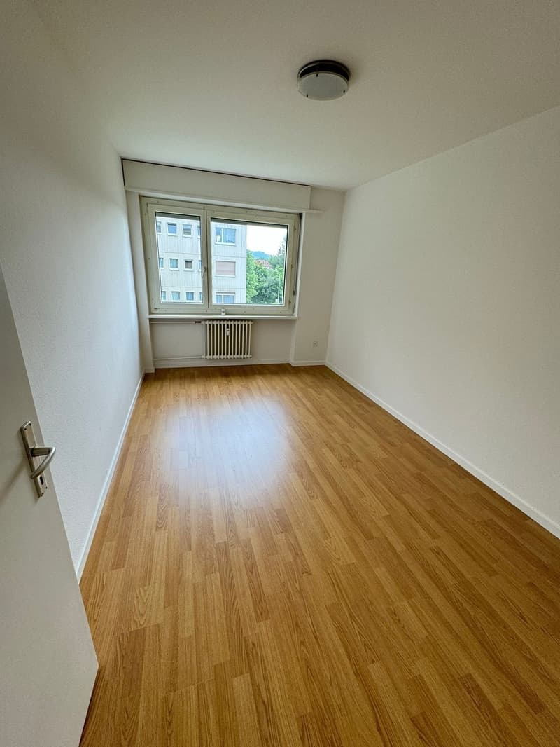 Tolle Wohnung mit grossem Balkon an zentraler und ruhiger Lage! (5)