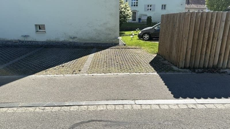 Preiswerte Aussenparkplätze zu vermieten! (2)