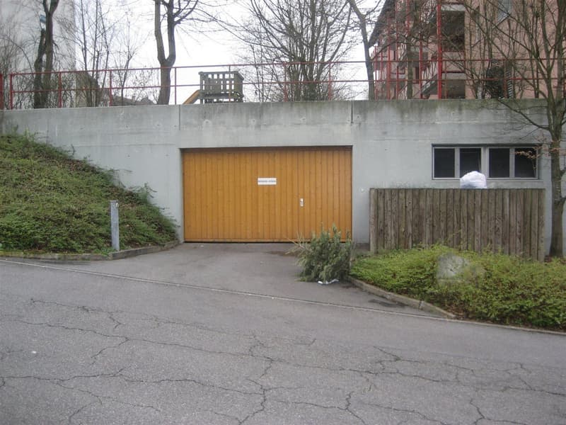 Parkplätze in Tiefgarage (2)