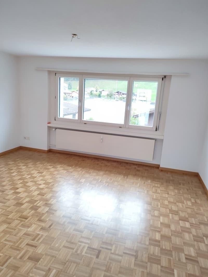 Freundliche Wohnung mit grüner Umgebung an sehr ruhiger Lage! (2)