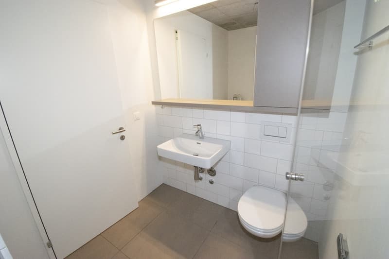 Moderne und helle 1.5 Zimmerwohnung mit eigenem Waschm/Tumbler Kombigerät (5)