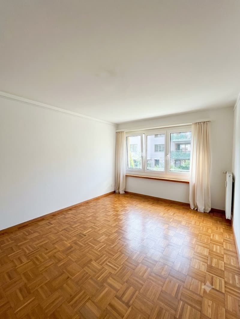 Einziehen & Wohlfühlen: Helle, top gepflegte 2.5-Zimmer-Wohnung (3)