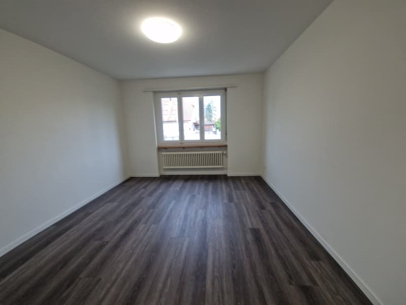 Helle 4.5-Zimmerwohnung mit Balkon & Parkplatz in ruhiger, grüner Lage (4)