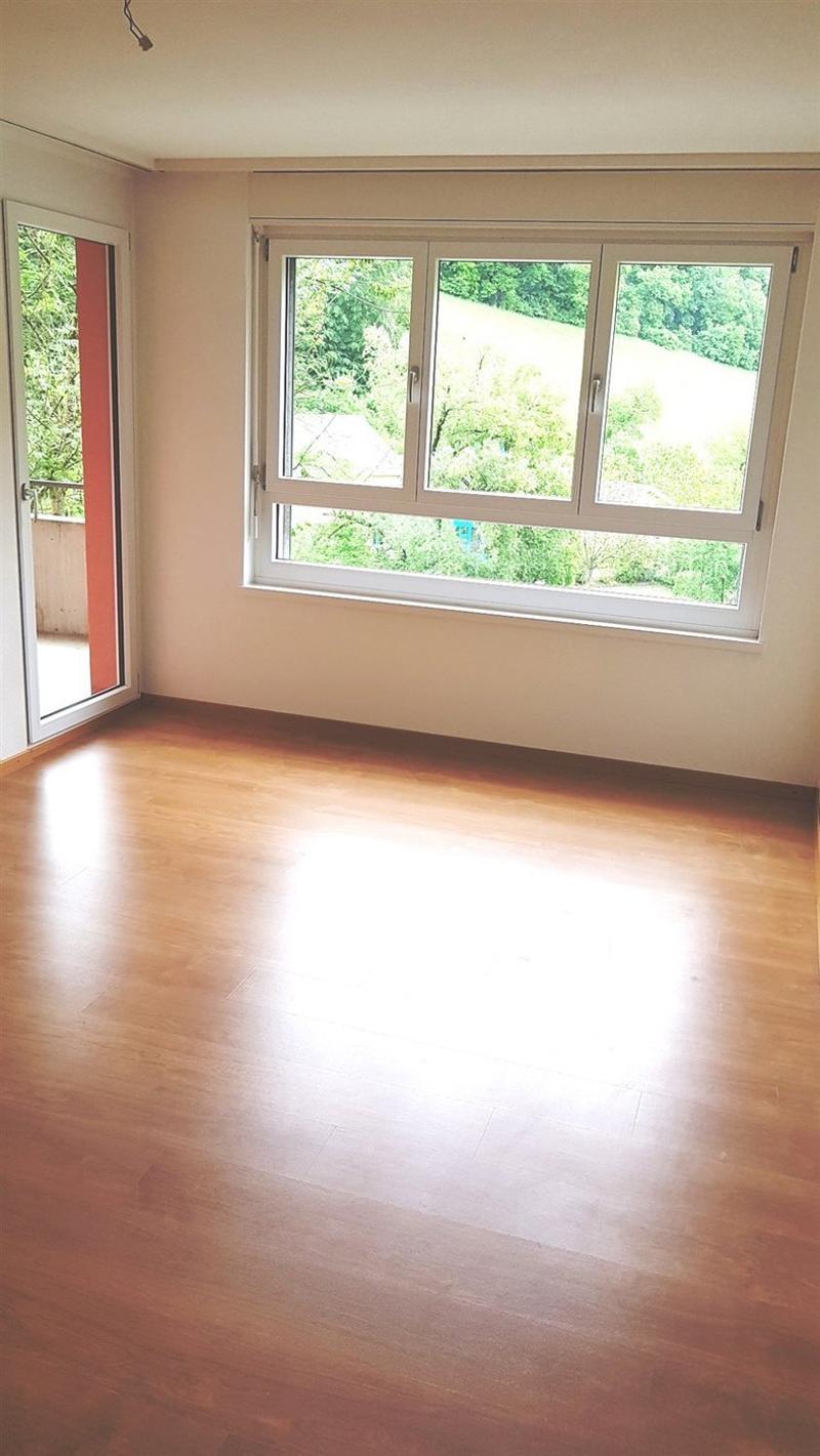 grosse 4 1/2 Zimmer-Wohnung mit sonnigem Balkon (6)