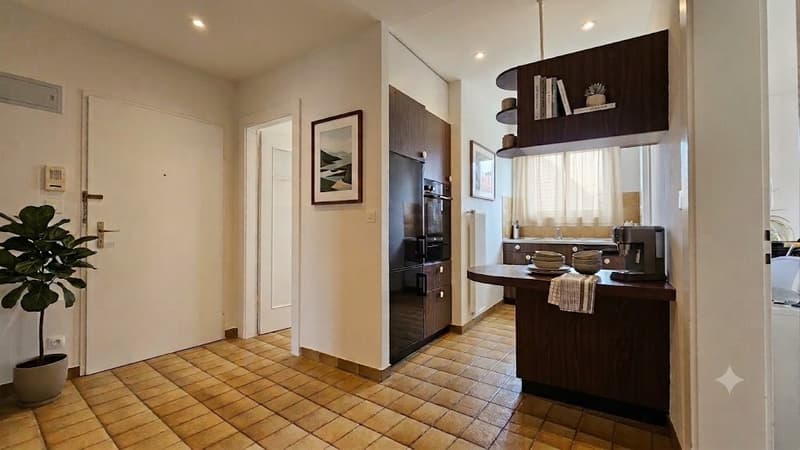 Stadtleben und Ruhe vereint: Attraktive 2.5-Zimmerwohnung mit Balkon in 8003 Zürich (3)