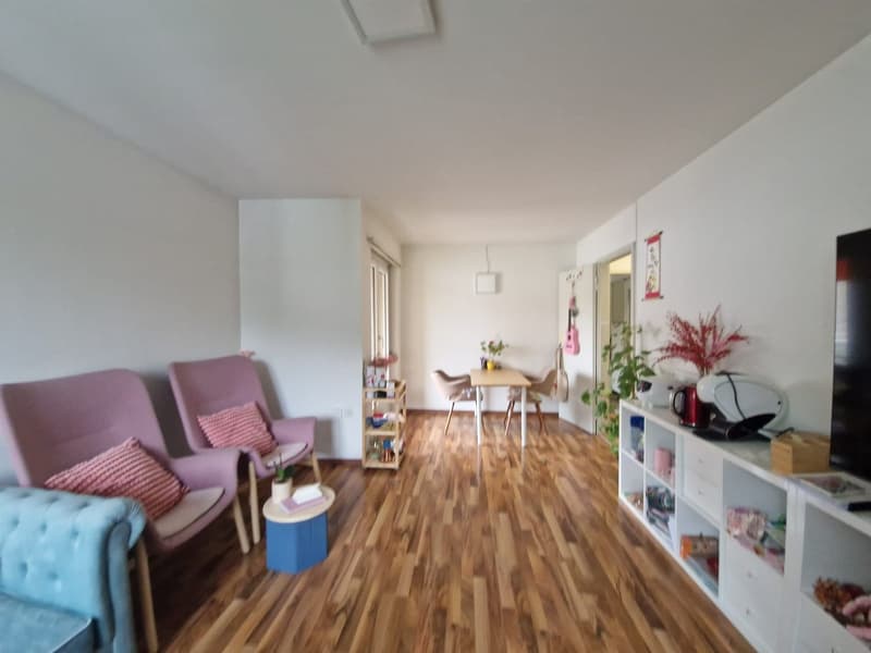 Helle und geräumige 3½-Zimmer-Wohnung an zentraler Lage in Baden (2)