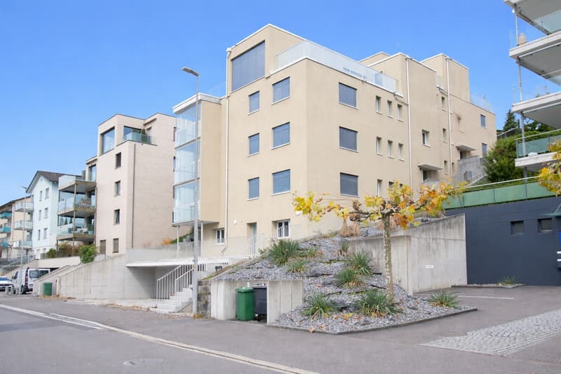 Ihr neues Zuhause mit atemberaubender Seesicht und Badeplatz (2)