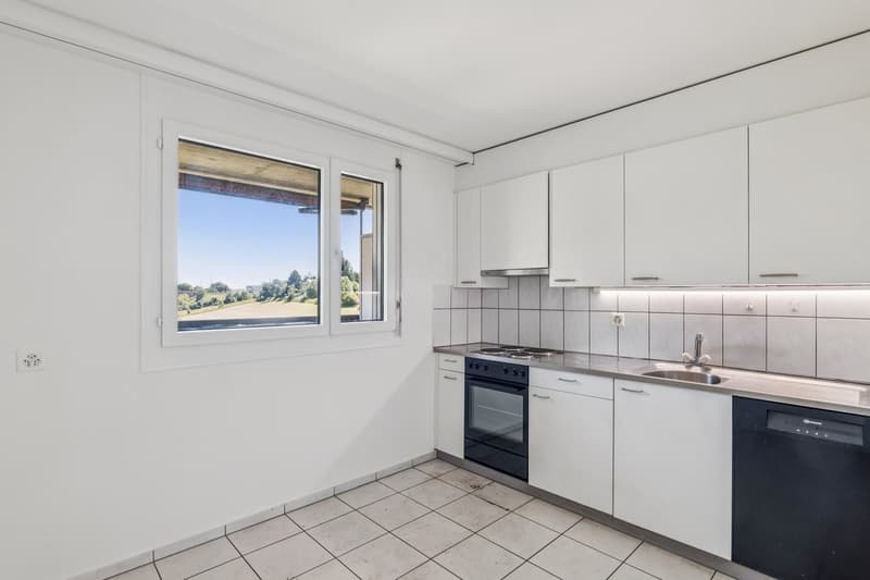 Attraktive 4.5-Zimmerwohnung mit Aussicht, Lift & Tiefgarage (2)