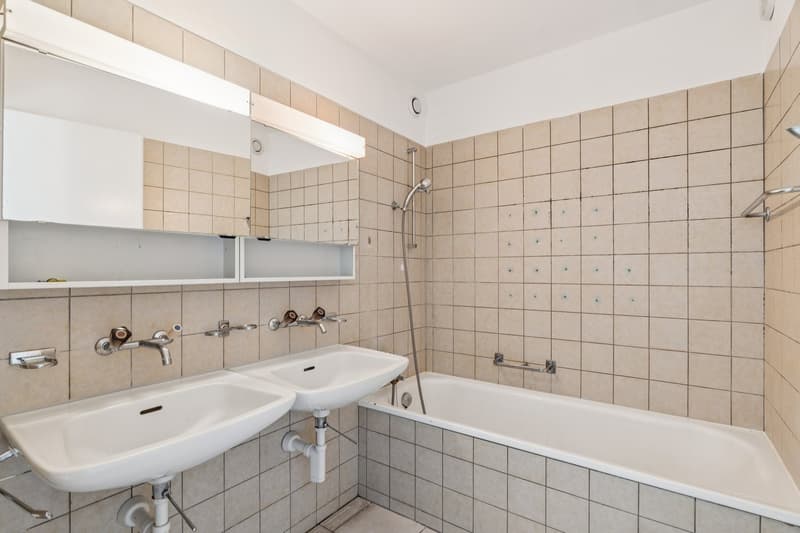 Attraktive 4.5-Zimmerwohnung mit Aussicht, Lift & Tiefgarage (6)