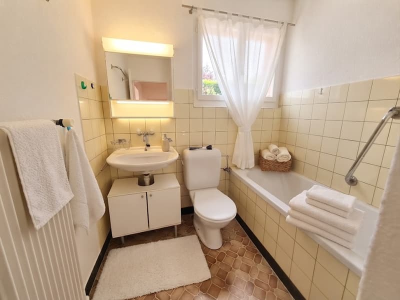 SGrosszügige, helle 4.5-Zimmer-Wohnung mit Balkon  frisch gestrichen (8)