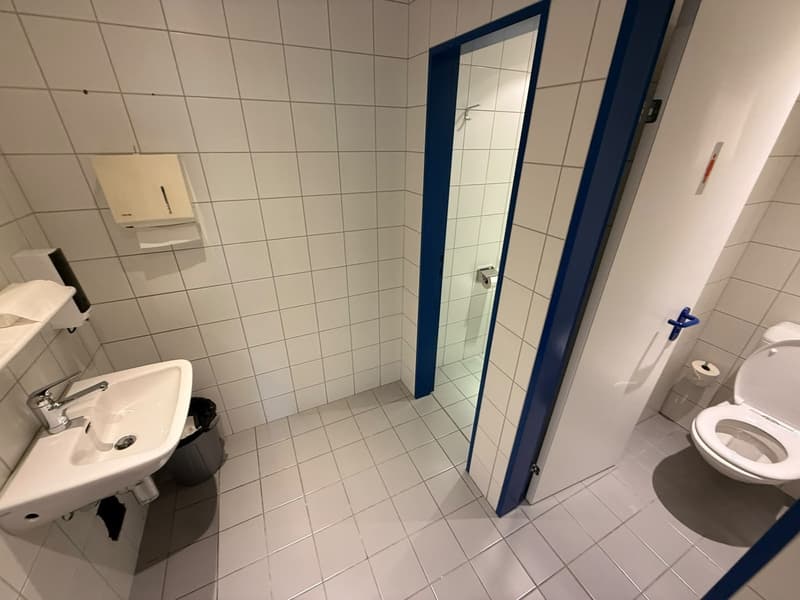 Helle und vielseitig nutzbare Büroräumlichkeiten (9)