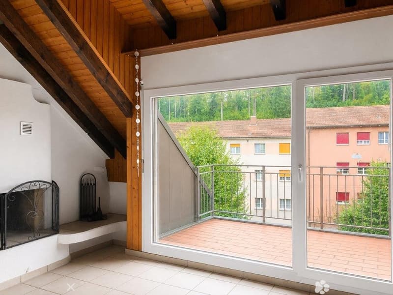 Tolle Maisonette-Wohnung mit Cheminée - ideale Lage ! (2)