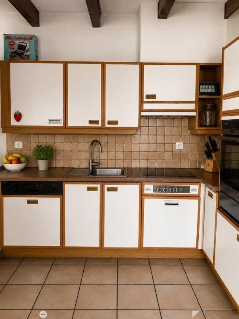 Tolle Maisonette-Wohnung mit Cheminée - ideale Lage ! (4)