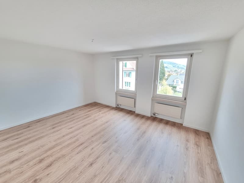 Helle und teilsanierte Wohnung an zentraler Lage (6)