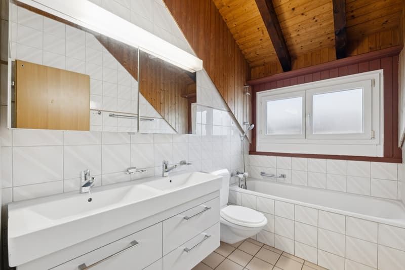 Tolle Maisonette-Wohnung mit Cheminée - ideale Lage ! (8)