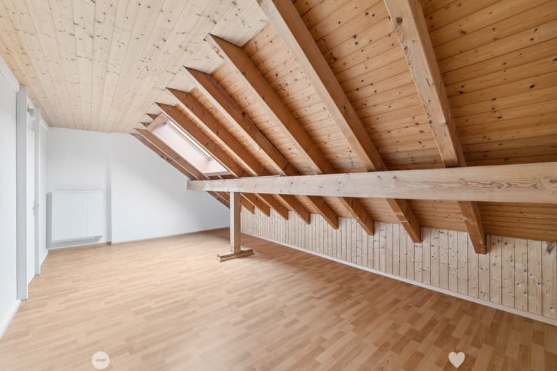 Tolle Maisonette-Wohnung mit Cheminée - ideale Lage ! (6)