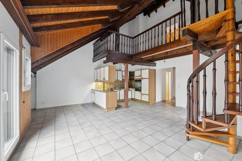Tolle Maisonette-Wohnung mit Cheminée - ideale Lage ! (2)