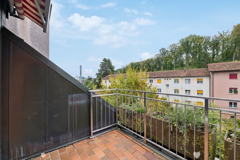 Tolle Maisonette-Wohnung mit Cheminée - ideale Lage ! (3)