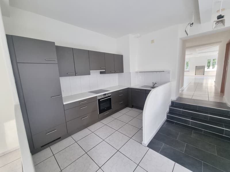 Grosszügig wohnen: 3.5 Zimmer auf 146 m² in Seenähe! (5)