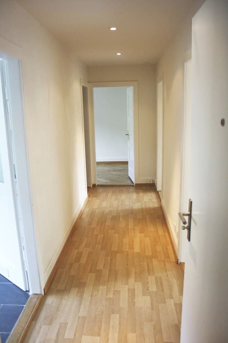 CHARMANTE UND ZENTRAL GELEGENE 3.5-ZIMMWER-WOHNUNG IN ZÜRICH-WOLLISHOFEN! (6)