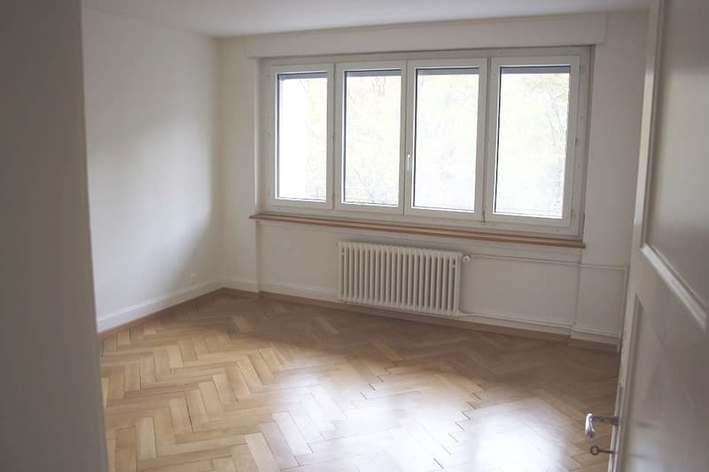 CHARMANTE UND ZENTRAL GELEGENE 3.5-ZIMMWER-WOHNUNG IN ZÜRICH-WOLLISHOFEN! (3)