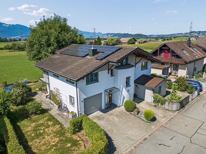 Wohnen mit Weitblick – freistehendes 7-Zimmer-Einfamilienhaus (2)