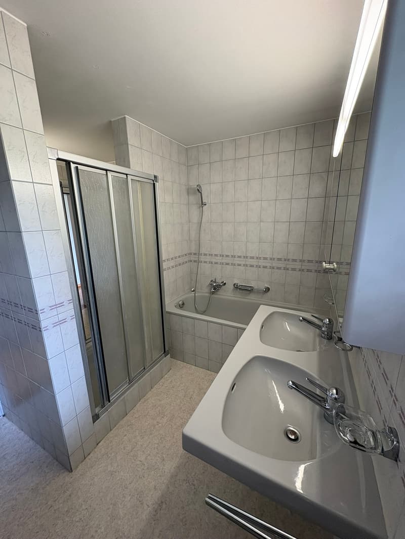 Renovierte helle 4.5-Zimmer-Dachgeschosswohnung mit Balkon in Bassersdorf (12)