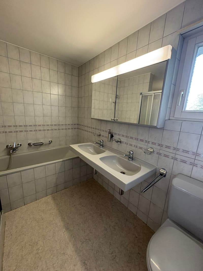 Renovierte helle 4.5-Zimmer-Dachgeschosswohnung mit Balkon in Bassersdorf (14)
