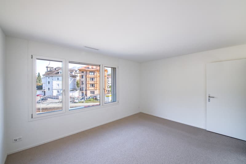 Grosszügige 4 1/2-Zimmerwohnung mit schöner Aussicht (9)