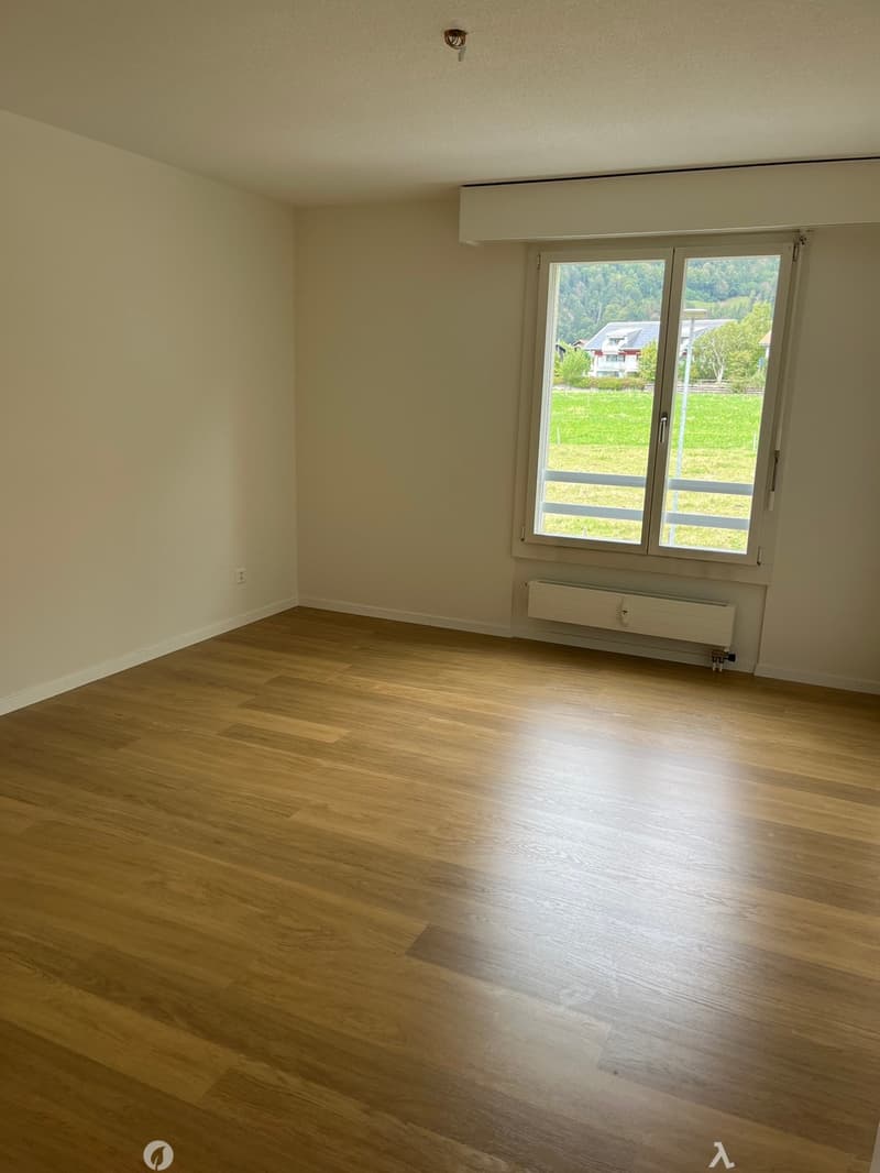Helle 3.5-Zimmerwohnung im 1. Obergeschoss mit schöner Bergsicht (6)