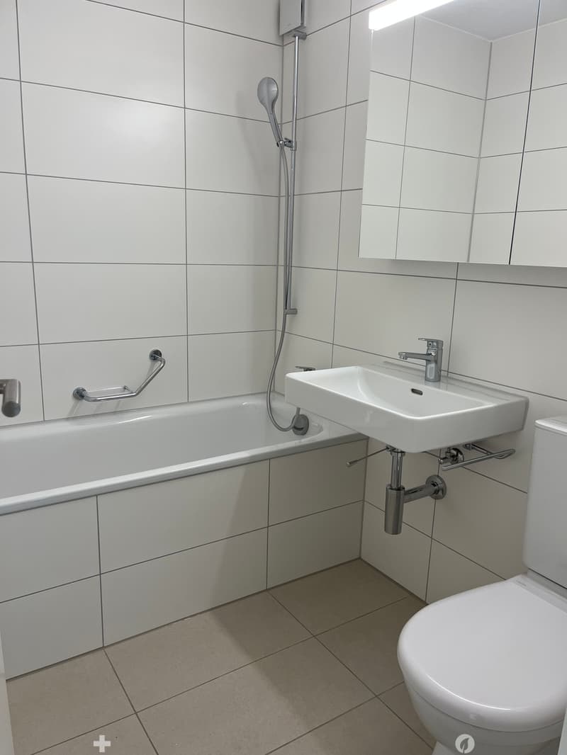 Helle 3.5-Zimmerwohnung im 1. Obergeschoss mit schöner Bergsicht (5)