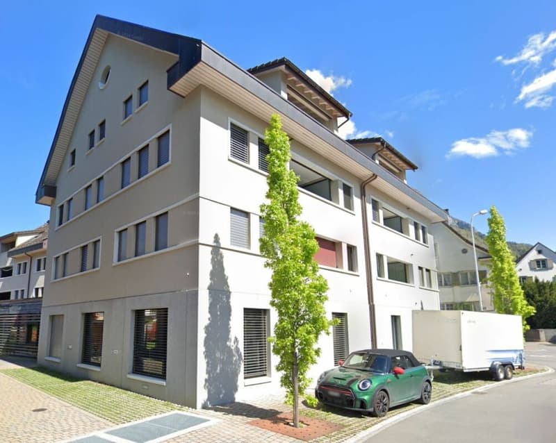 Spazio commerciale versatile in posizione centrale (5)