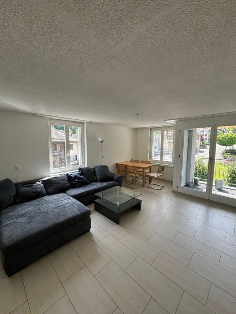 grosszügige 4.5-Zimmer-Wohnung mit Balkon im Zentrum von Vilters (1)