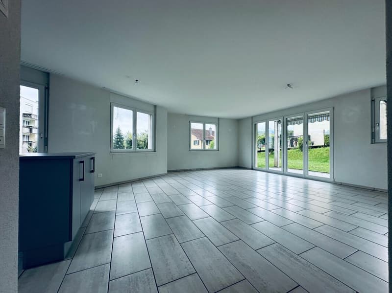 helle 2.5-Zimmerwohnung in bester Lage mit schöner Terrasse (2)