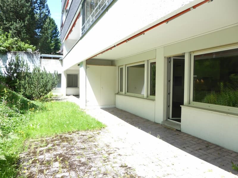1.5-Zimmer-Studio-Ferienwohnung mit Gartensitzplatz und Tiefgaragenplatz (5)