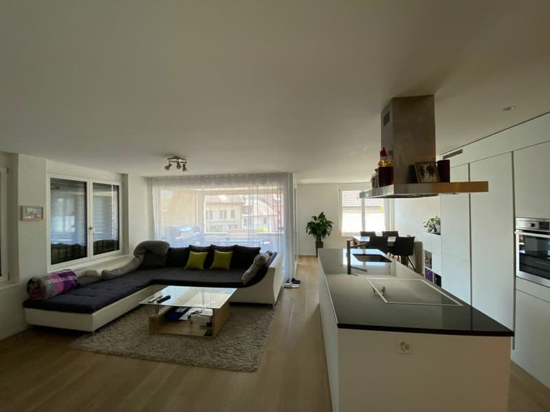 neuwertige 3.5-Zimmer-Wohnung an zentraler Lage (2)