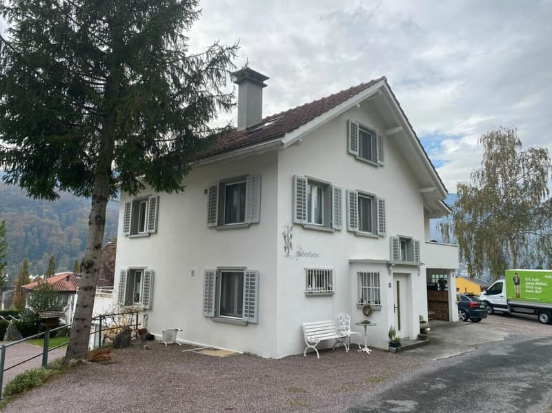 Ruhige Hanglage im Weinberg: Exklusive 4-Zimmer-Wohnung mit grosszügigem Parkangebot (10)