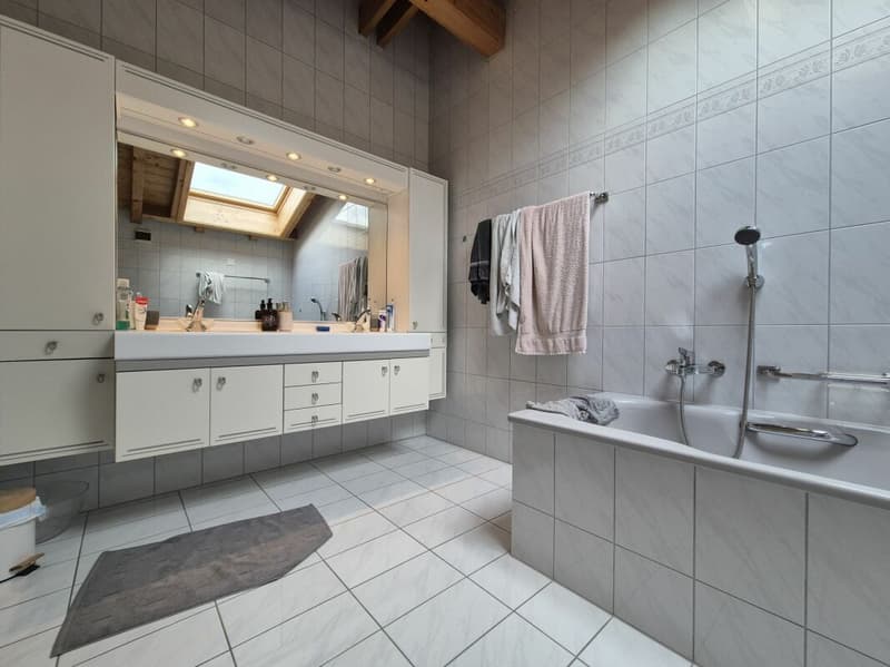 Nasszelle mit Badewanne