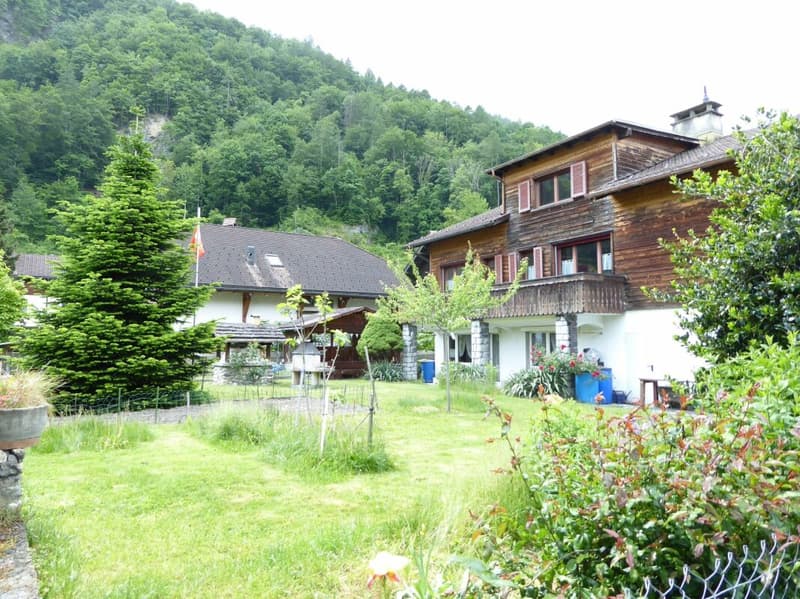 freistehendes Zweifamilienhaus mit Garagen und grosszügigem Umschwung (26)