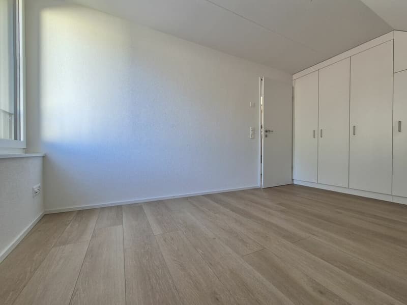 neuwertige 5-Zimmer-Maisonette-Wohnung mit Loggia an zentraler Lage (3)